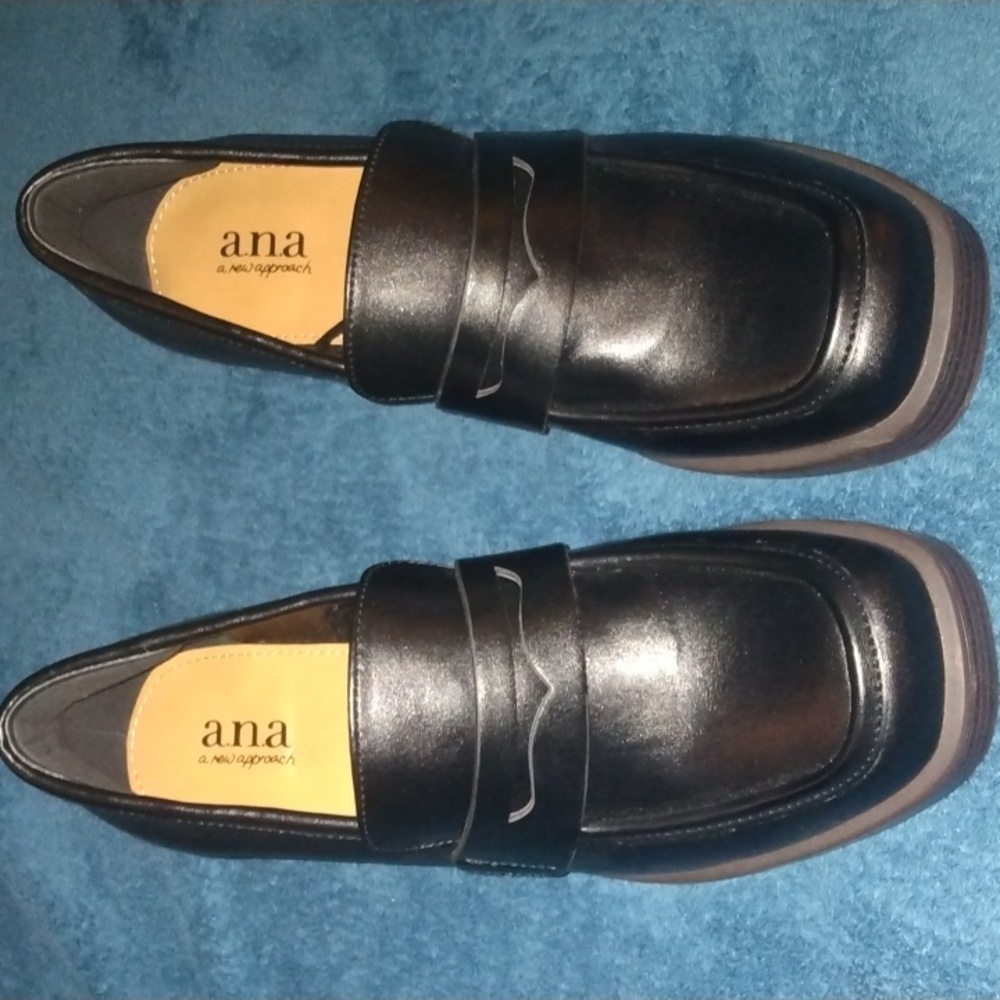 Black dress or casual ladies loafers